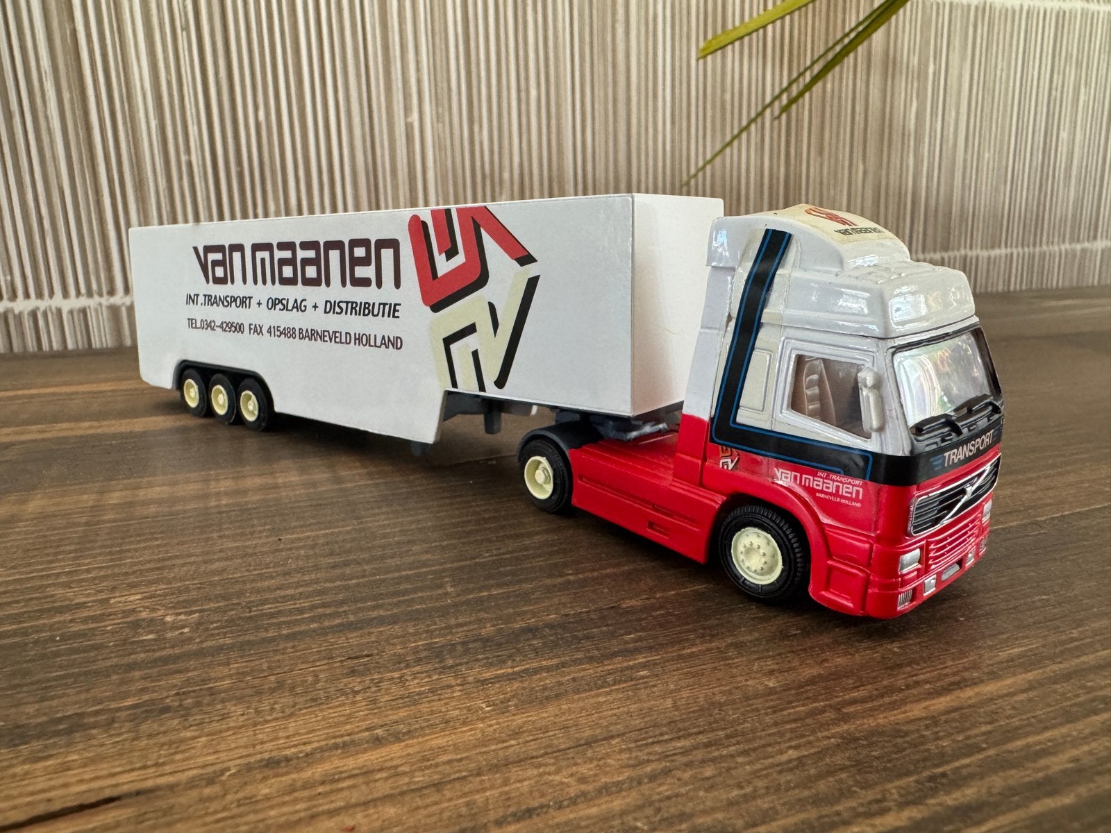 Kentoys Limeted Volvo vrachtwagen met oplegger 'Van Maanen', Ophalen of Verzenden, Gebruikt, Bus of Vrachtwagen