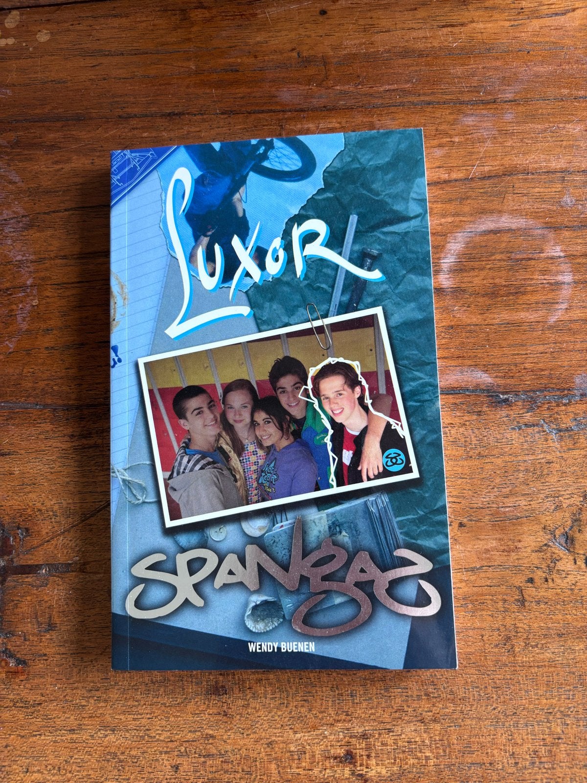 Luxor SpangaS - Wendy Buenen (Jeugdboek), Boeken, Ophalen of Verzenden, Zo goed als nieuw, Fictie