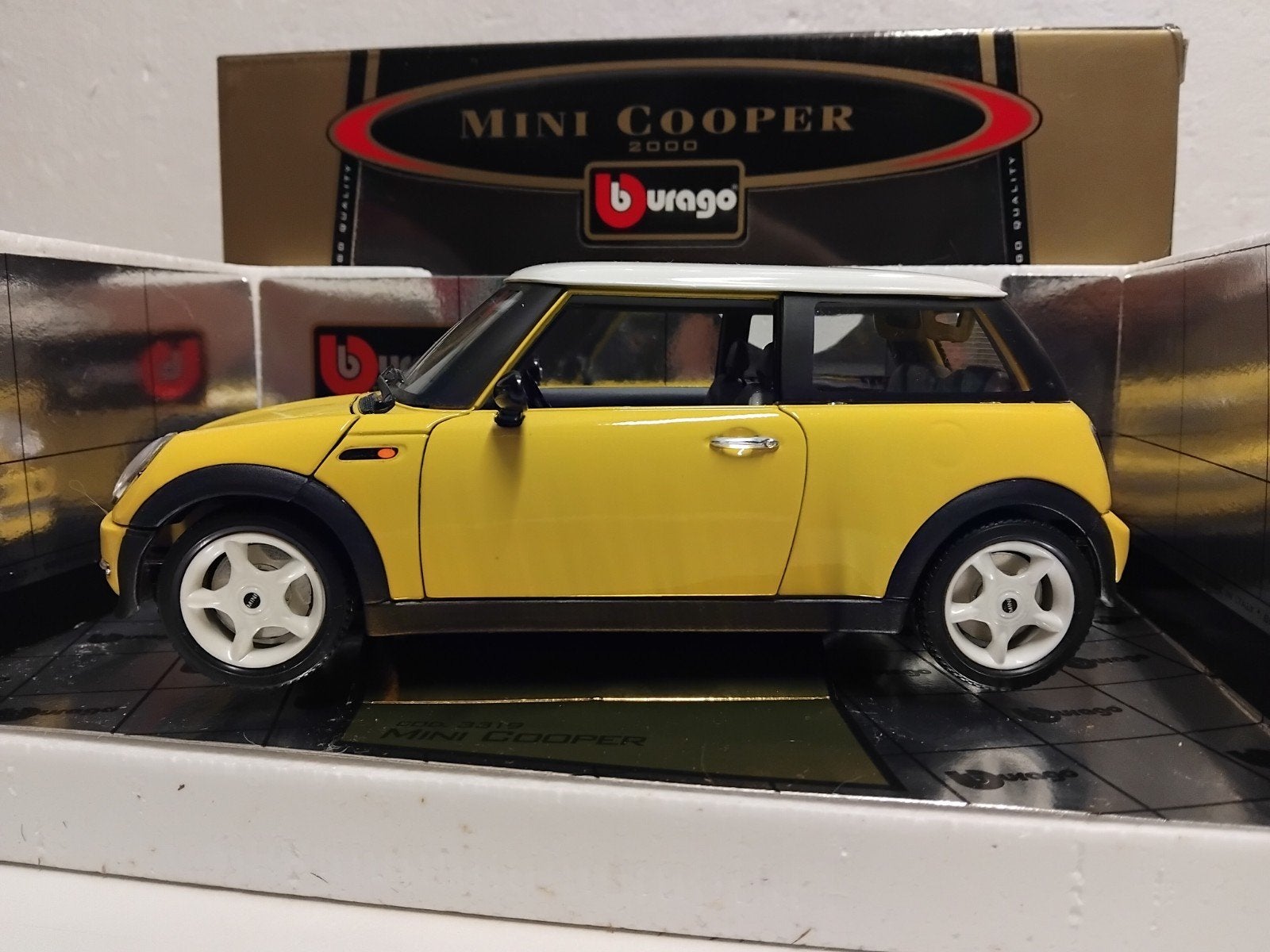 Mini Cooper geel wit dak Bburago metal 1:18 KRD, Ophalen of Verzenden, Zo goed als nieuw, Auto, Bburago