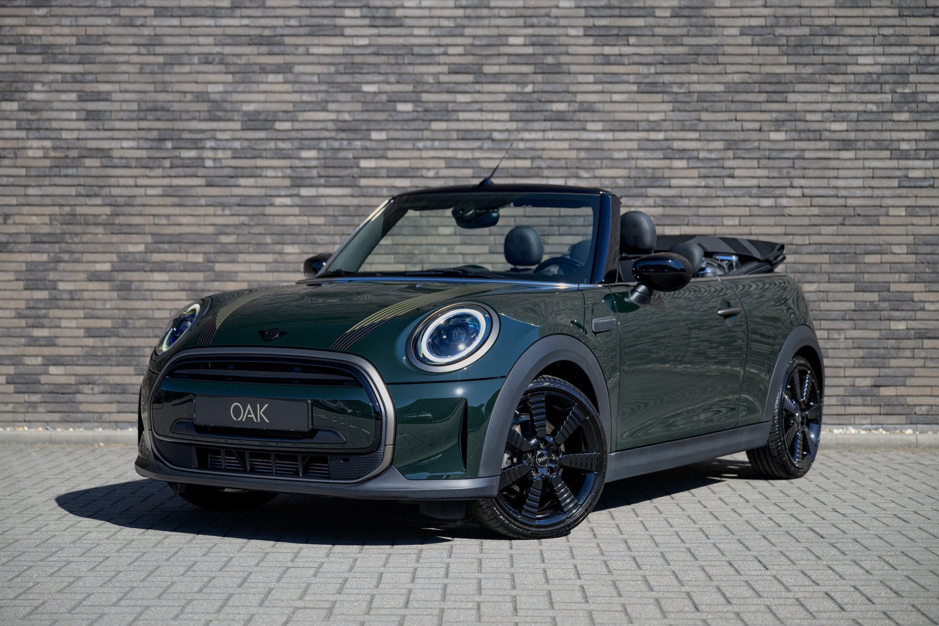 MINI Cabrio 1.5 Cooper Aut. Resolute Edition | Navigatie | L, Auto's, Mini, 136 pk, Gebruikt, Zwart, 4 stoelen