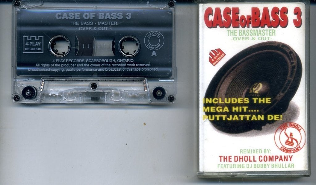 The Dholl Company – Case of Bass 3 cassette 6 nrs ZGAN, Ophalen of Verzenden, Zo goed als nieuw, 1 bandje, Origineel