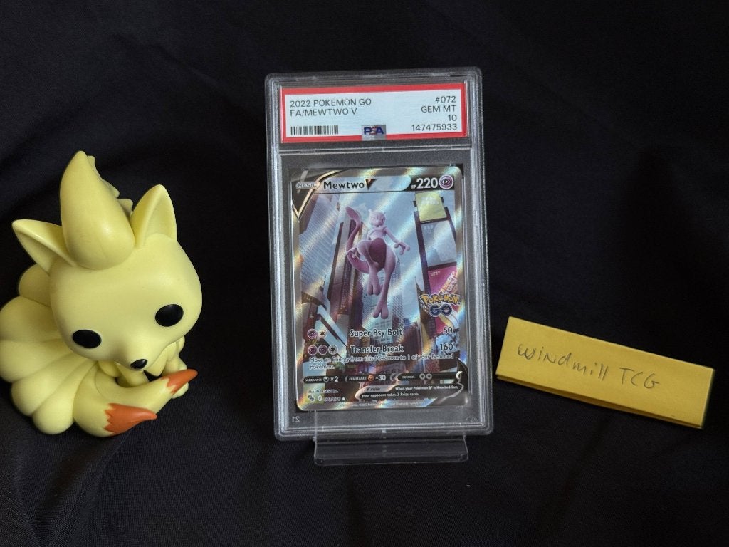 Pokémon Mewtwo V #072 | Pokémon GO 2024 | PSA 10, Ophalen of Verzenden, Nieuw, Losse kaart, Foil