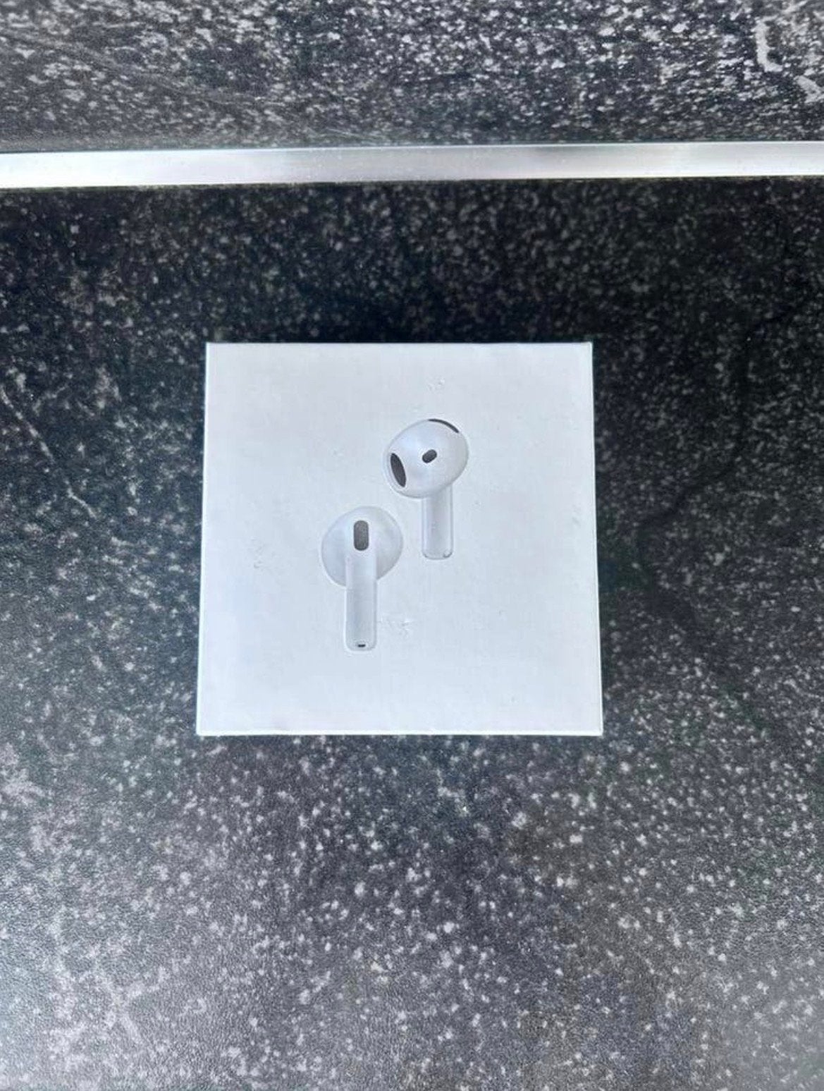 AirPods 4