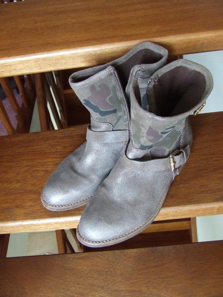 SPM beige laarsje met armyprint maat 39, Overige kleuren, SPM, Lage of Enkellaarzen, Ophalen of Verzenden