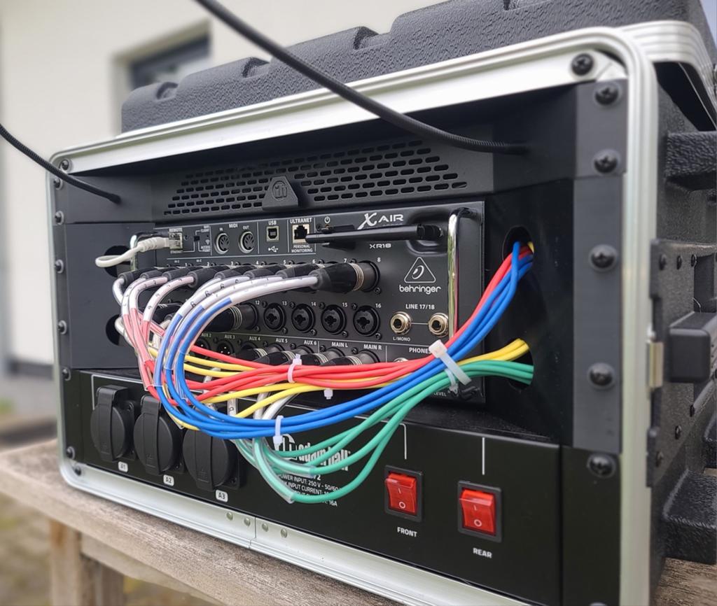Behringer X AIR XR18 Digitale Mixer in Flightcase, Ophalen of Verzenden, Gebruikt, 10 tot 20 kanalen, Microfooningang