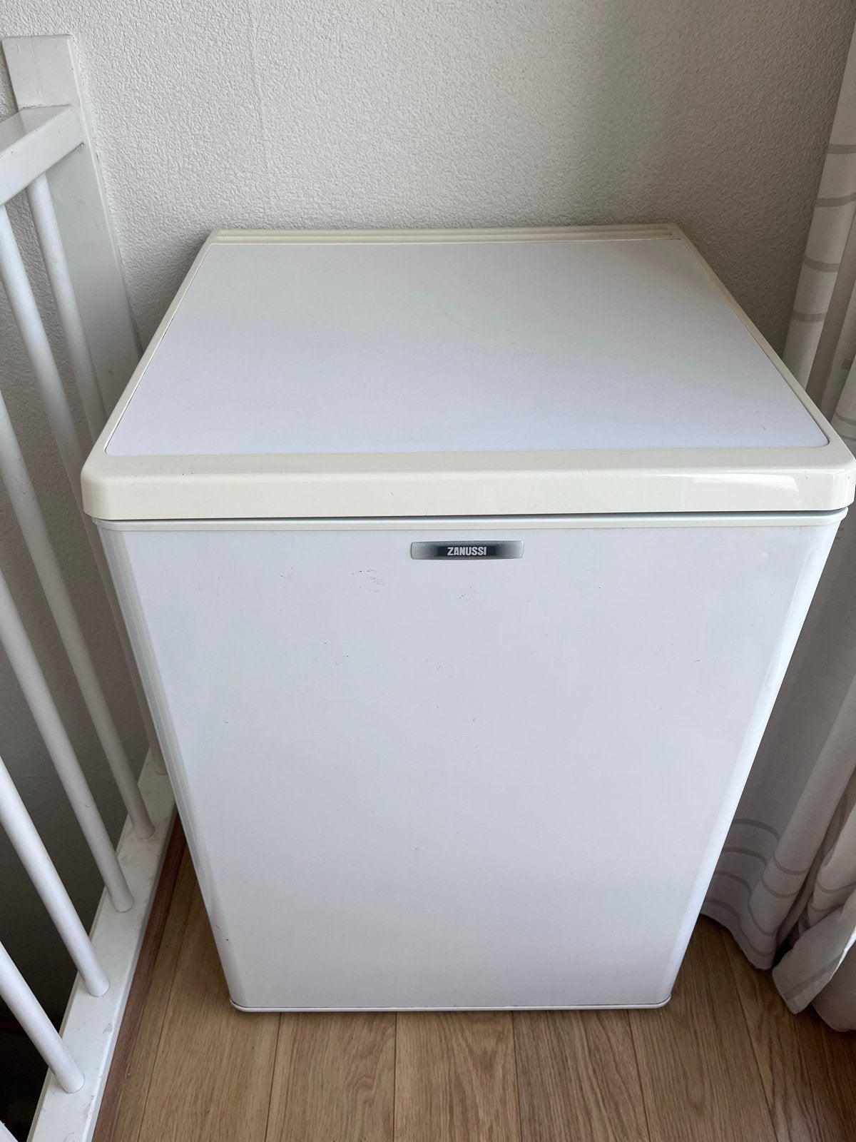 Zanussi tafelmodel koelkast - Compact en efficiënt, 75 tot 100 liter, Energieklasse A of zuiniger, 45 tot 60 cm, Ophalen