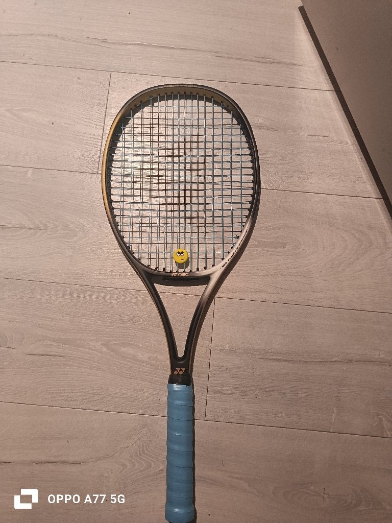 te koop yonex tennisracket grip 3, Sport en Fitness, Overige merken, Gebruikt, Ophalen of Verzenden, Racket