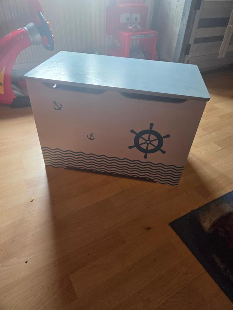 Houten speelgoedkist, Ophalen