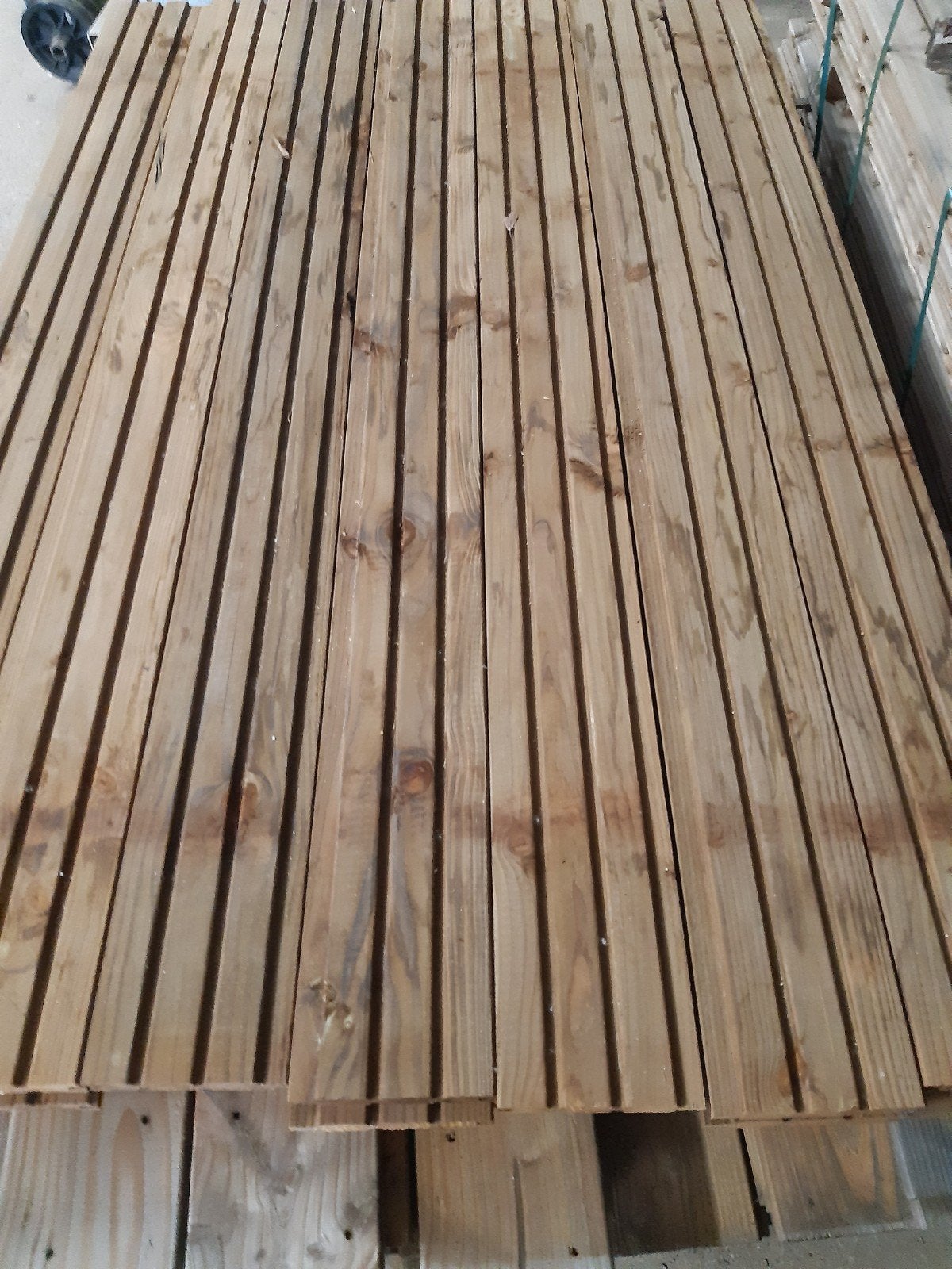 Partij nieuwe Douglas tweezijdig triple Rhombusplanken,, Ophalen, Nieuw, 250 cm of meer, Balken