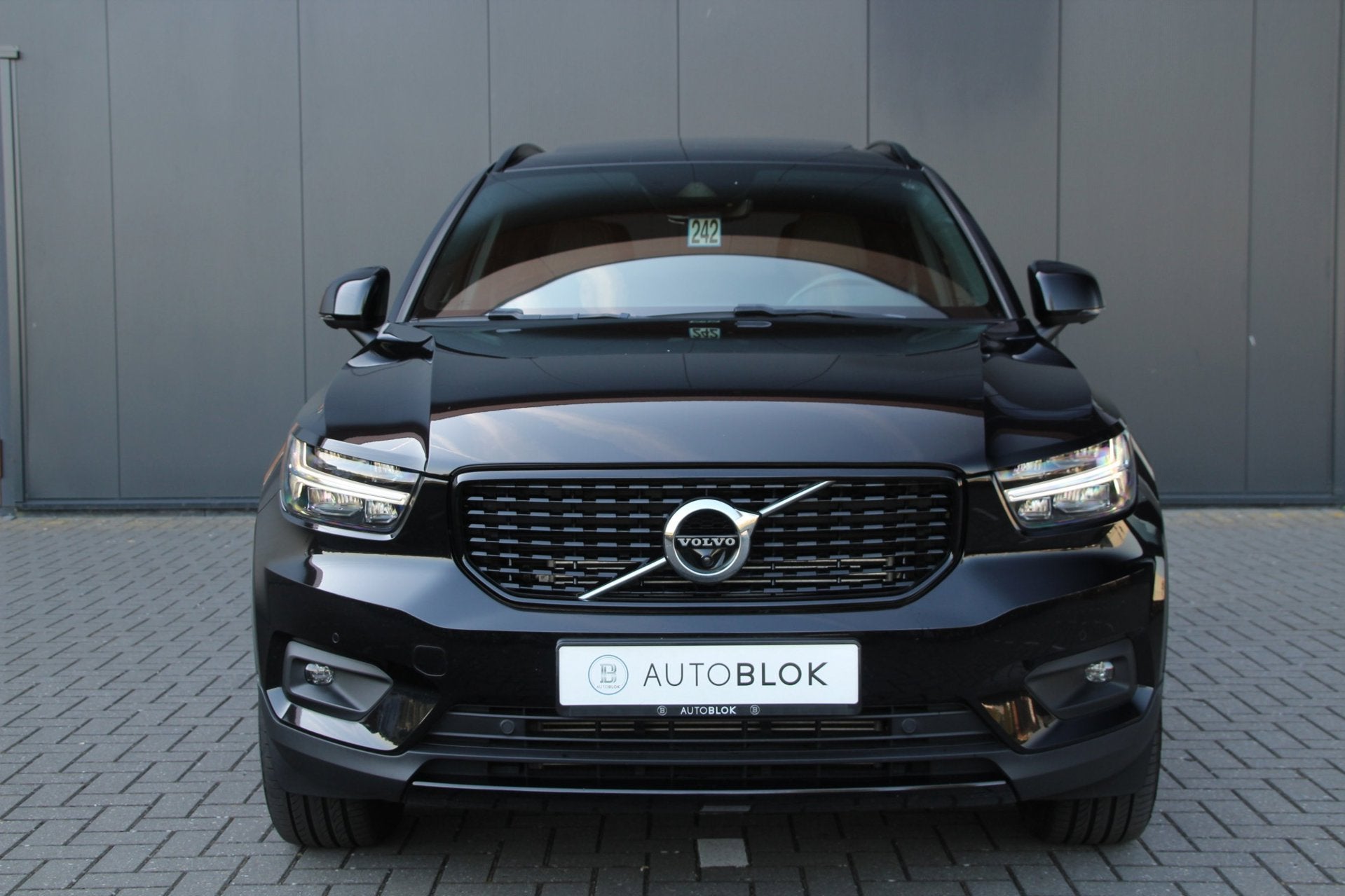 Volvo XC40 1.5 T4 Recharge R-Design Expression | SOH 96% | H, Auto's, Dealer onderhouden, Automatische klimaatregeling, Zwart
