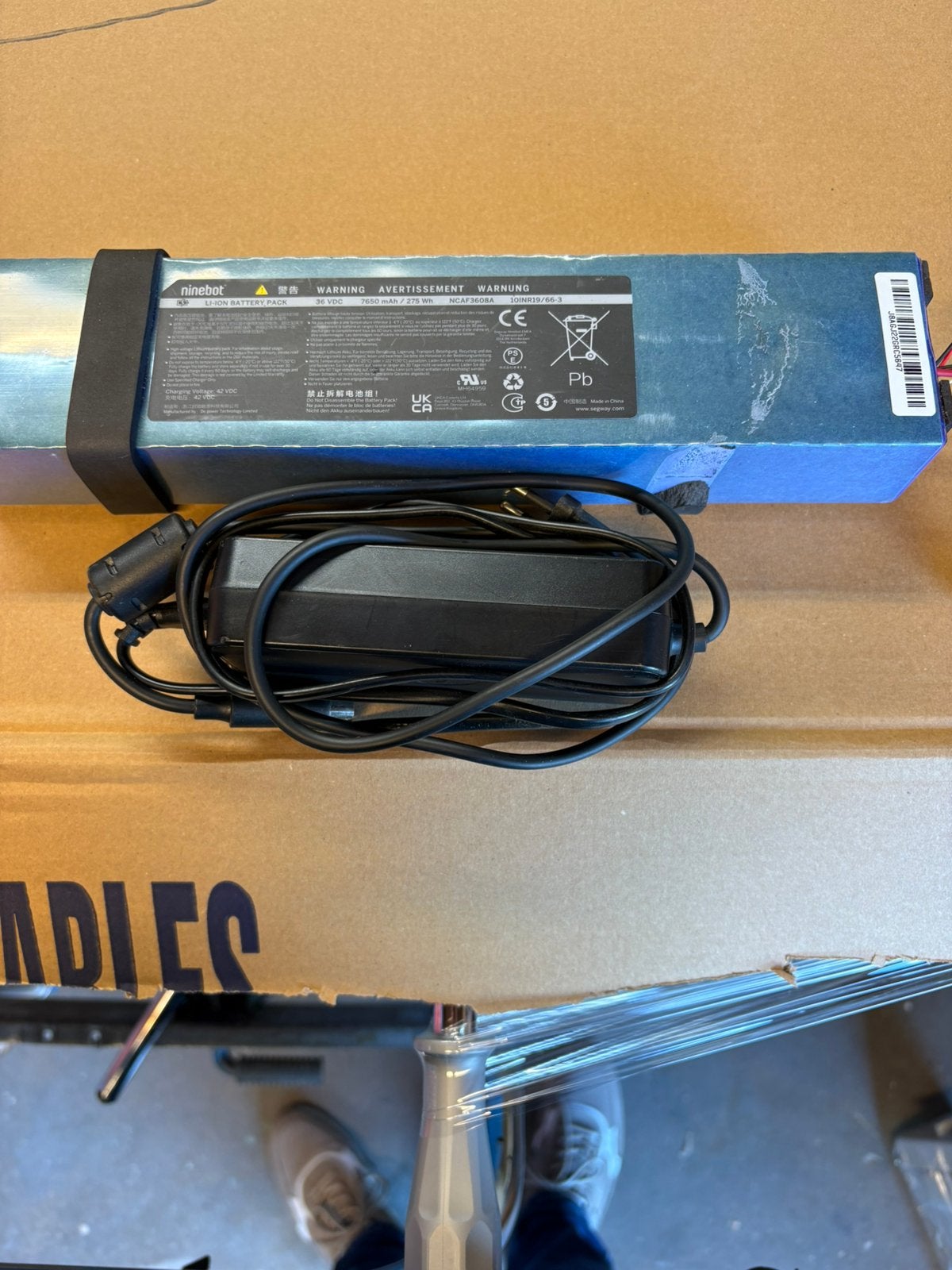 NINEBOT SEGWAY LITHIUM ACCU 36V MET LADER, Zo goed als nieuw