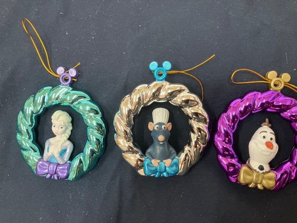 Disney Kerstornamenten: Elsa, Remy, Olaf (set van 3), Verzamelen, Disney, Ophalen of Verzenden, Overige figuren, Zo goed als nieuw