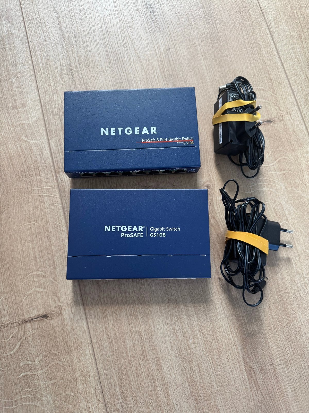 NETGEAR ProSafe Gigabit Switches GS108 en GS108v4, Computers en Software, Ophalen of Verzenden, Zo goed als nieuw