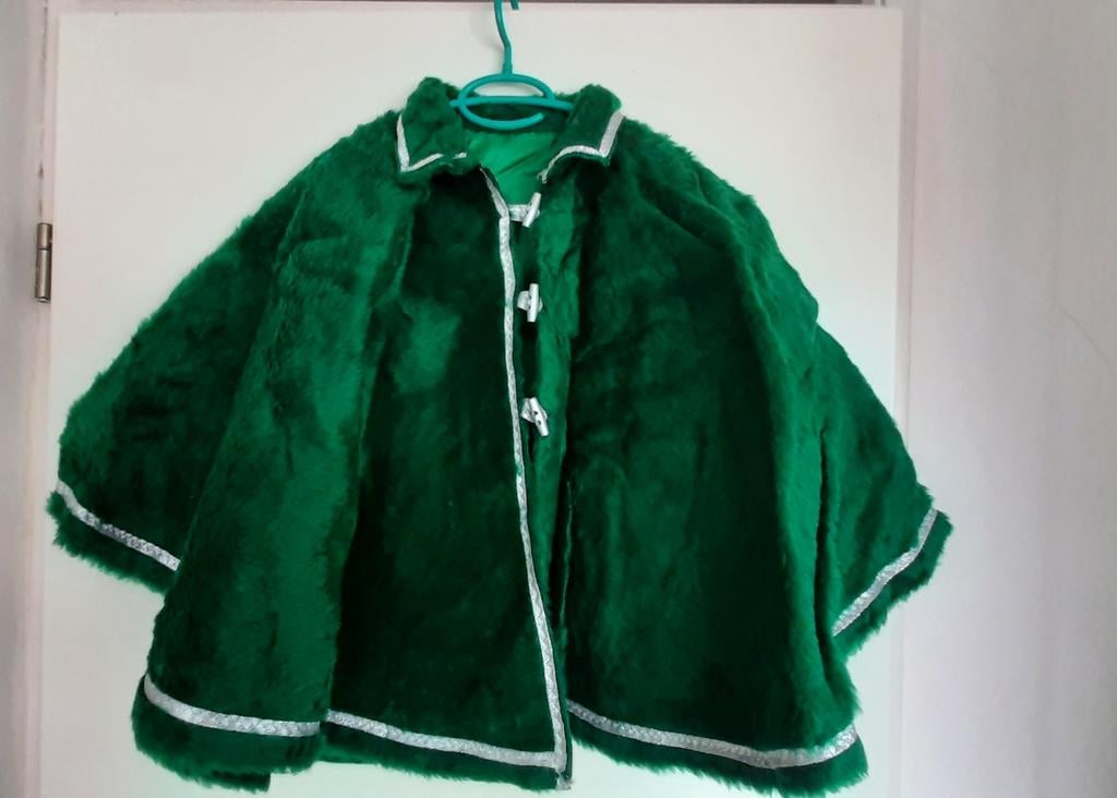 4 Groene cape met knopen - Feestelijke verkleedkleding, Ophalen of Verzenden, Gebruikt