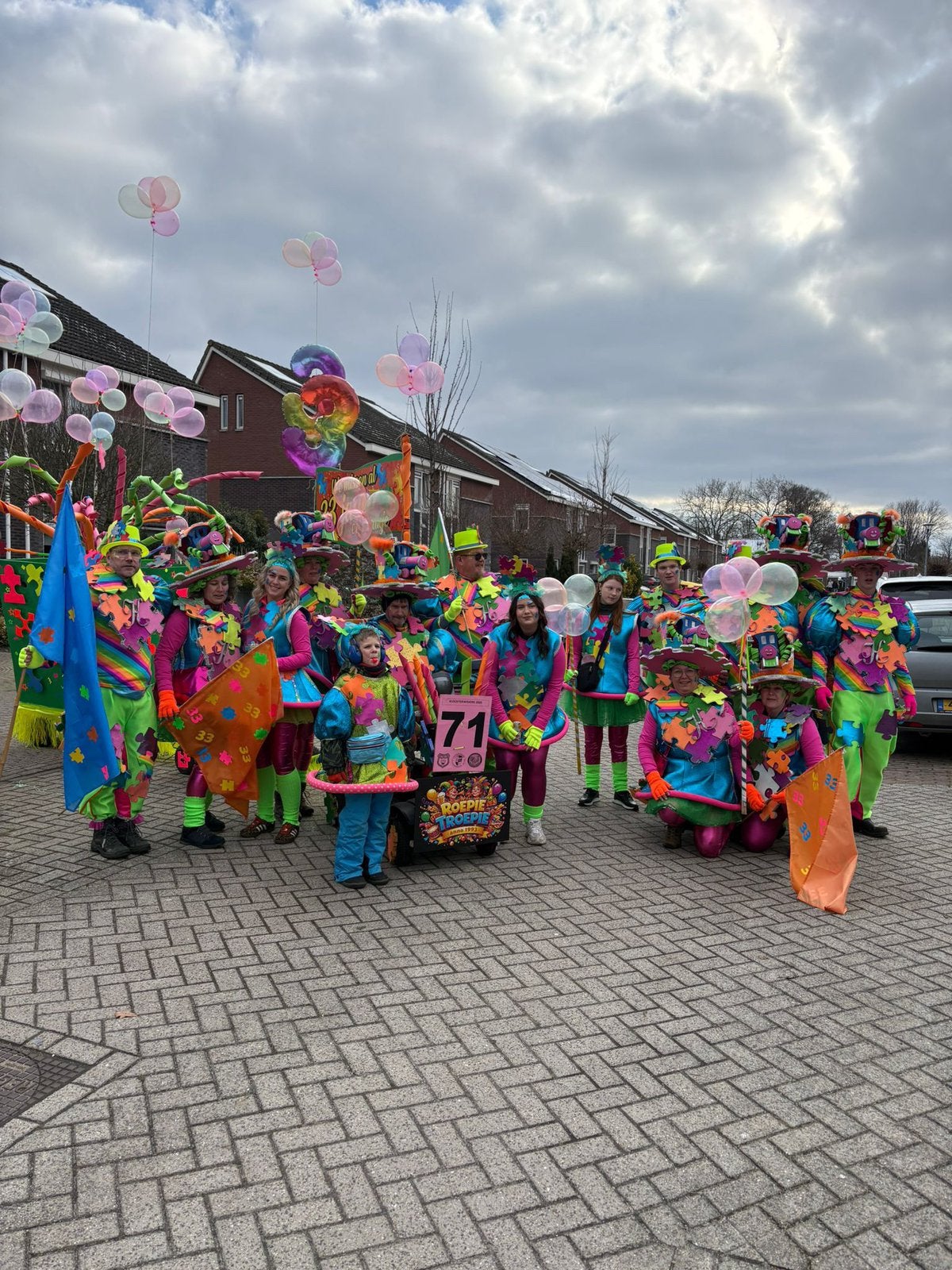 Leuke kleurige carnavalspakken. T.e.a.b!!!, Ophalen, Carnaval, Maat 42/44 (L), Kleding