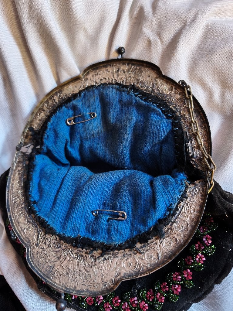 Antiek Fluwelen Kralentasje met alpacca beugel – Jaren 20, Antiek en Kunst, Ophalen of Verzenden, Dames