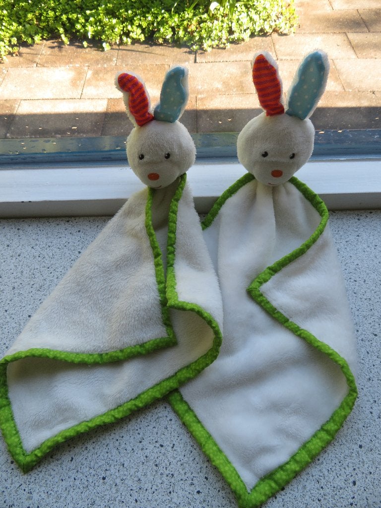 2 x Knuffeldoek konijn merk ZD Trading Action, Ophalen of Verzenden, Zo goed als nieuw, Konijn, Met geluid