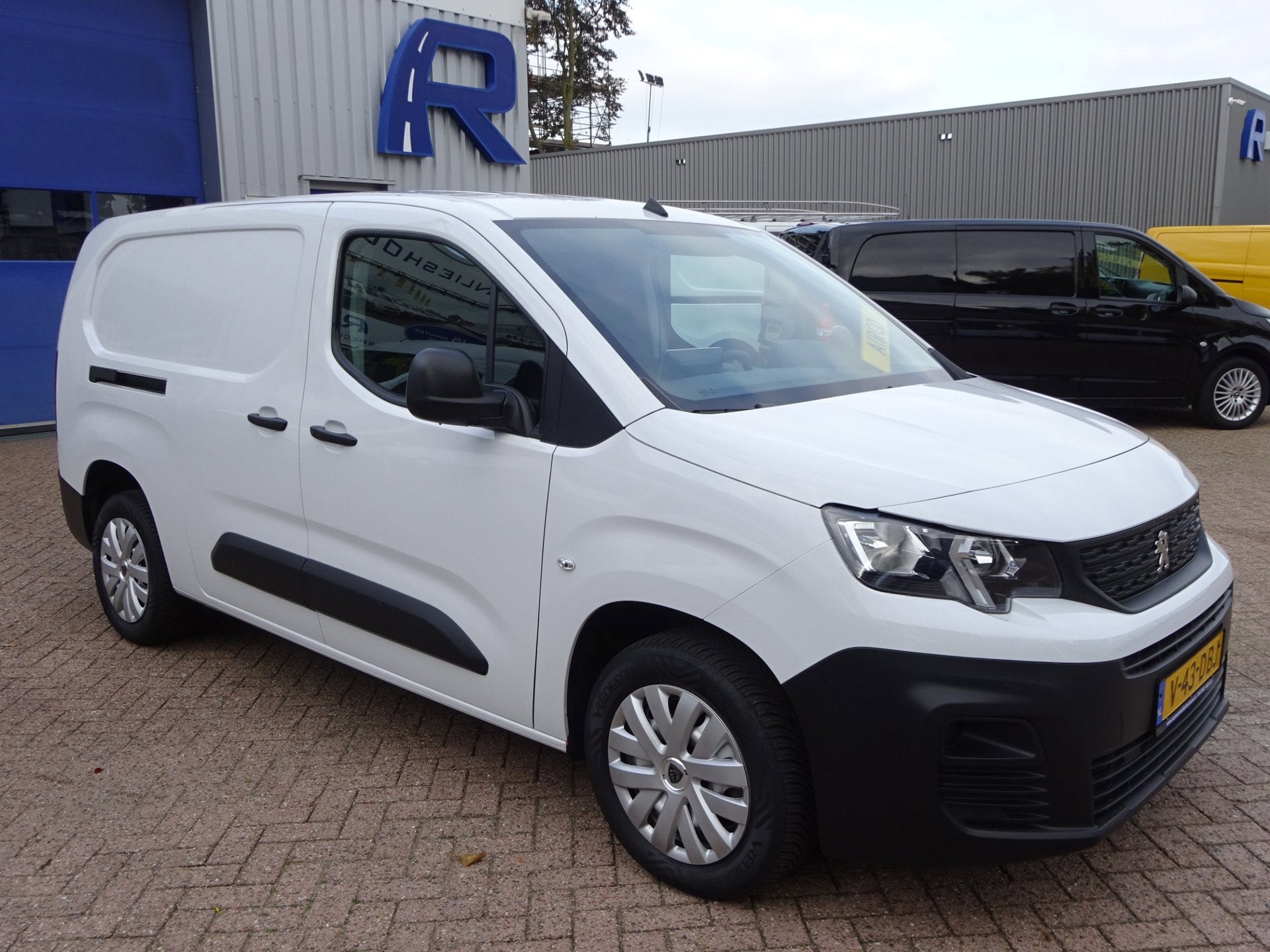 Peugeot Partner 1.5 BlueHDi 100 S&S L2 LONG AIRCO NAVIGATIE, Auto's, Voorwielaandrijving, Dealer onderhouden, Stof, 4 cilinders
