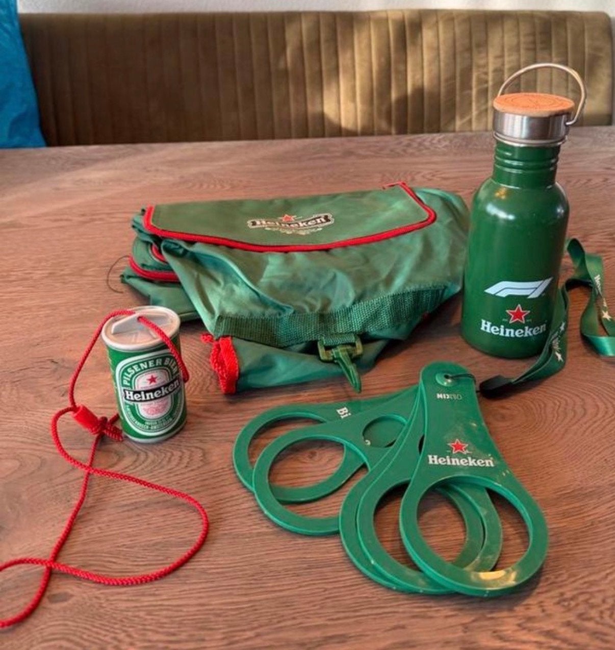 Heineken Fanpakket: fles, tas, bierhouder, blikje, Ophalen of Verzenden, Zo goed als nieuw, Gebruiksvoorwerp