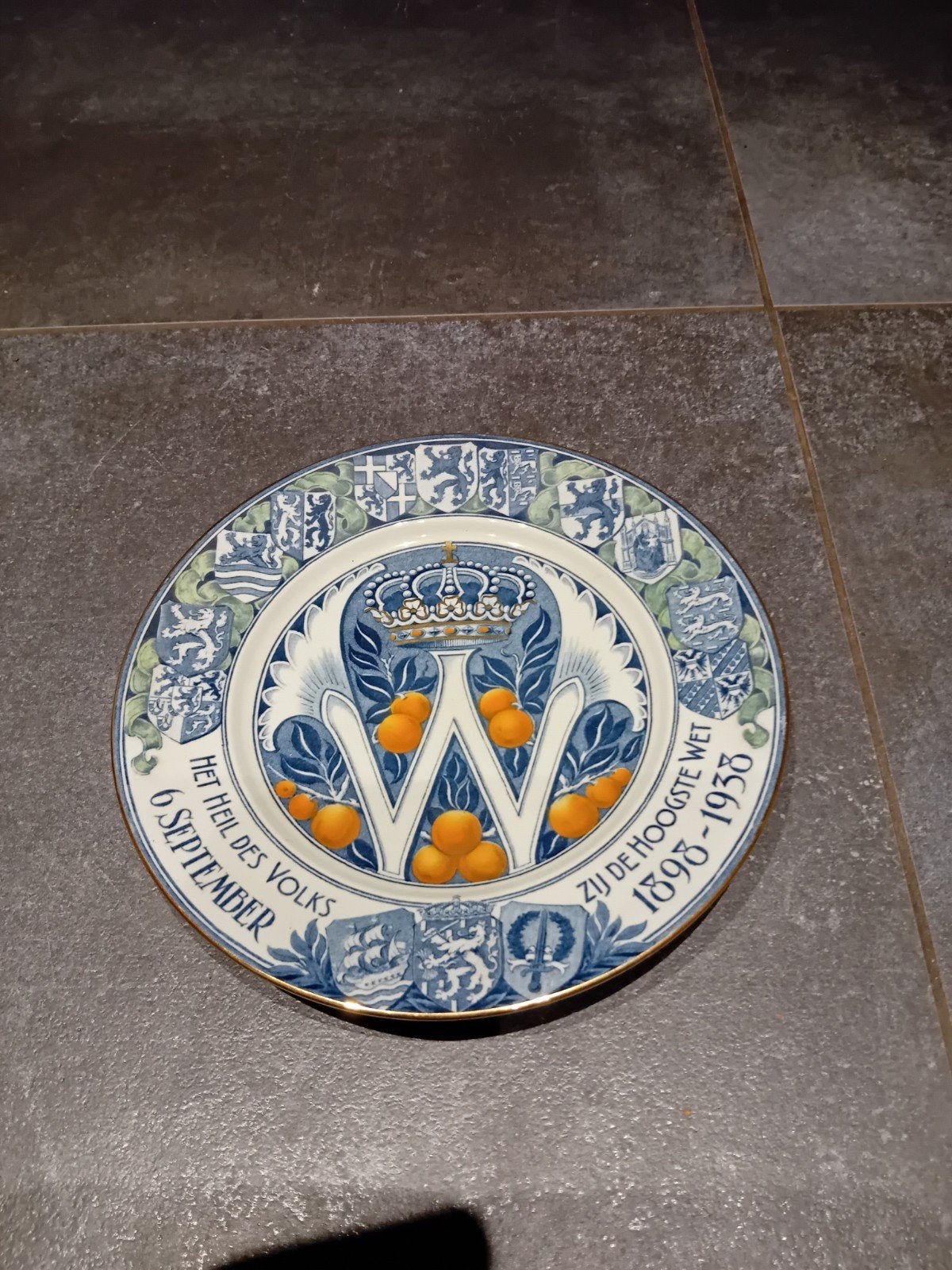 Historisch Delfts Blauw bord - Koningin Wilhelmina, Ophalen of Verzenden
