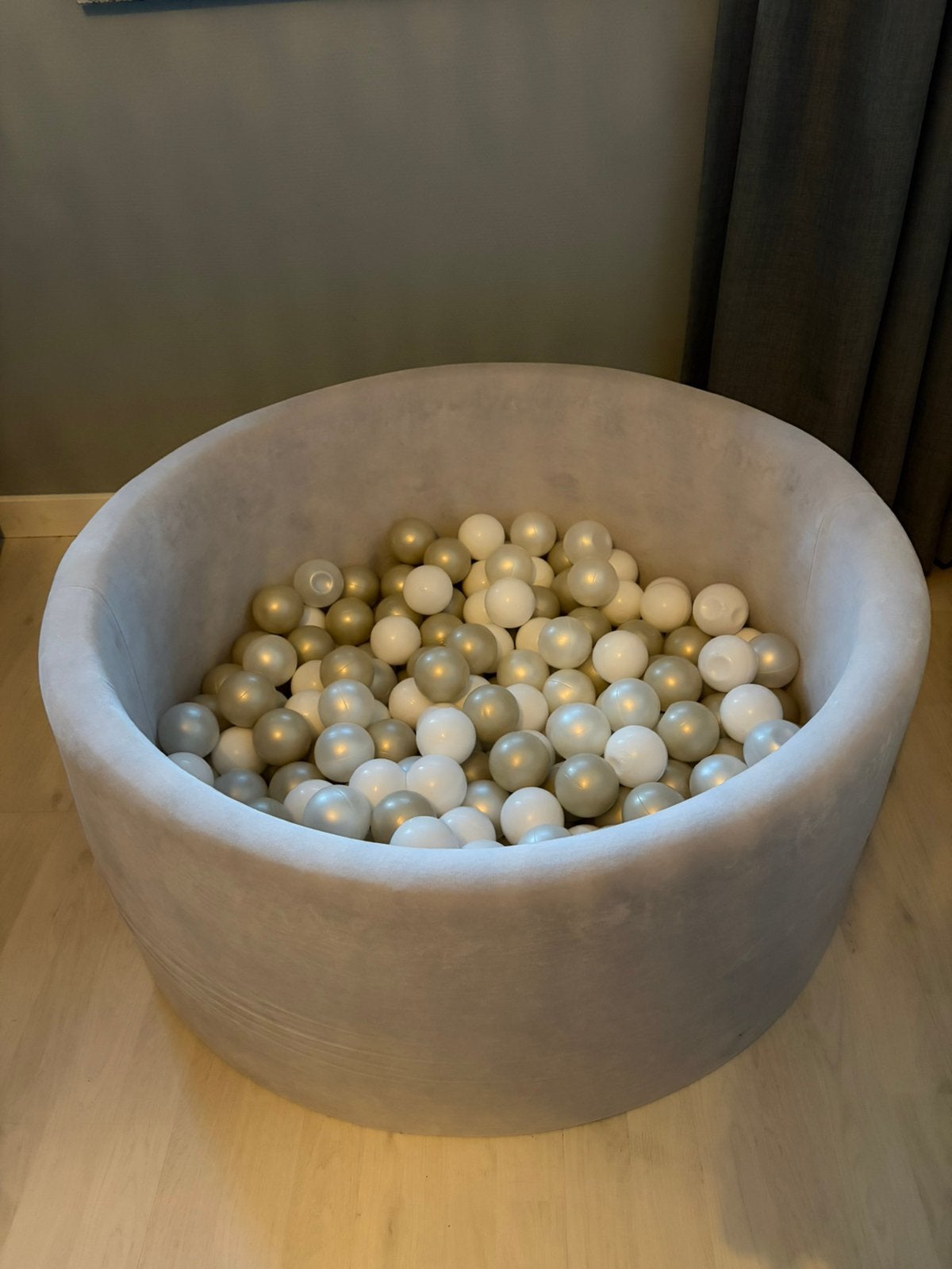 Ballenbak inclusief mooie kleur ballen erin, Ophalen, Zo goed als nieuw
