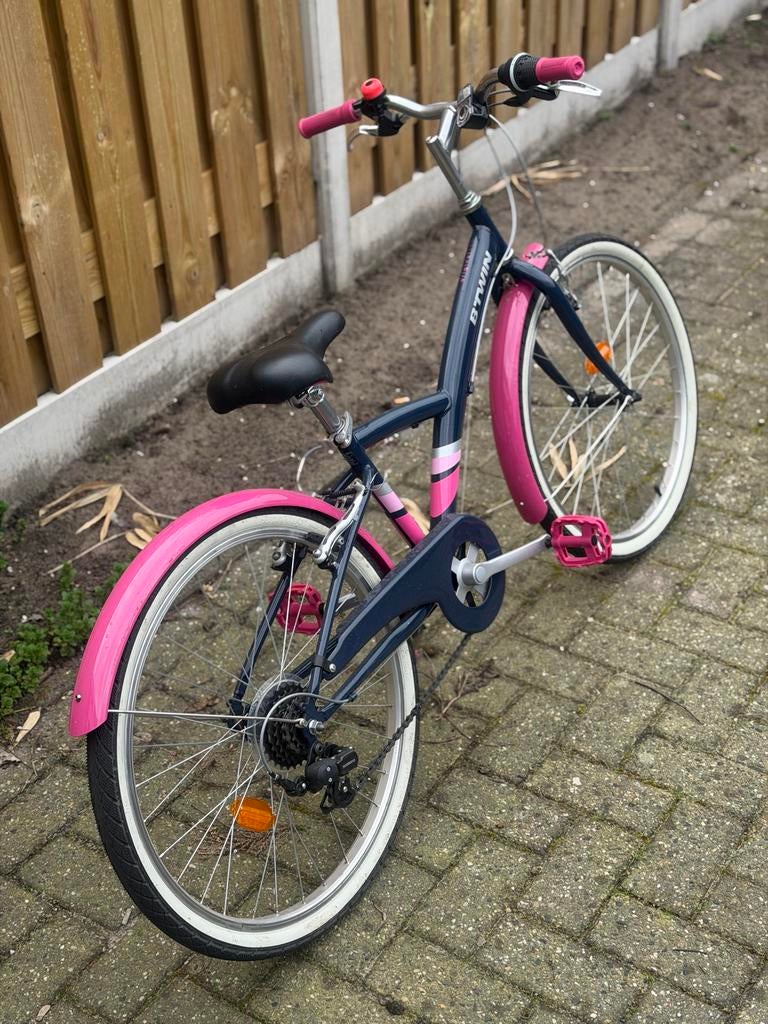 B'Twin Kinderfiets 20 inch - Zo goed als nieuw, Ophalen, Zo goed als nieuw, 20 inch, Handrem