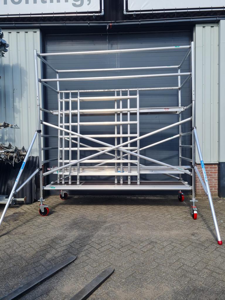 Opruiming nooit gebruikte aluminium rolsteiger 8.2M werkhoog, Ophalen, Nieuw, Rolsteiger of Kamersteiger, 5 meter of hoger