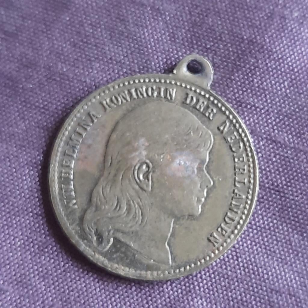 Medaille Wilhelmina Loshangend Haar