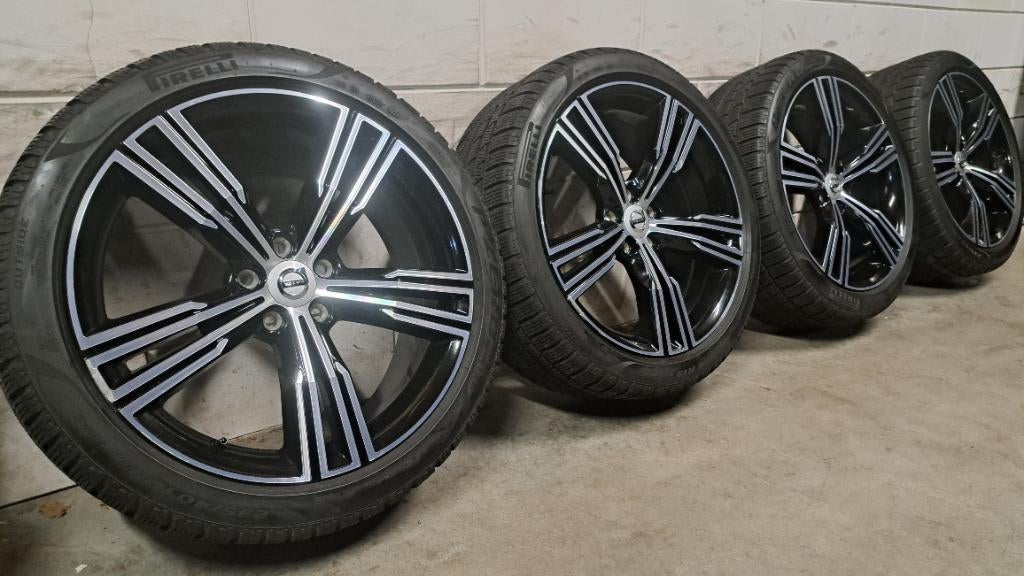 Bi-color velgen Volvo V60 S60 V70 V90 EX30 V60cc 235/40/19, 19 inch, Gebruikt, Banden en Velgen, 235 mm