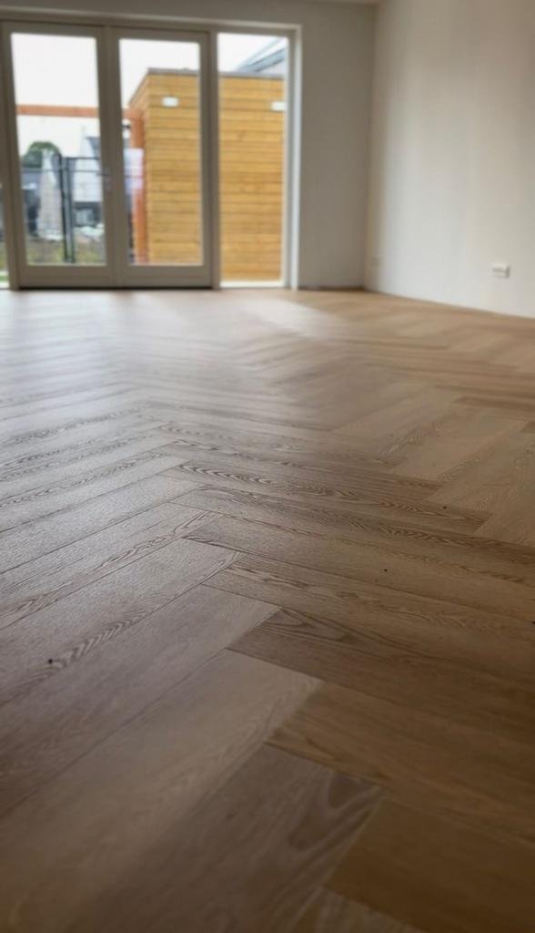 Egaliseren & PVC vloeren – Van Visgraat tot Hongaarsepunt, Garantie, Vloerbewerking of Renovatie