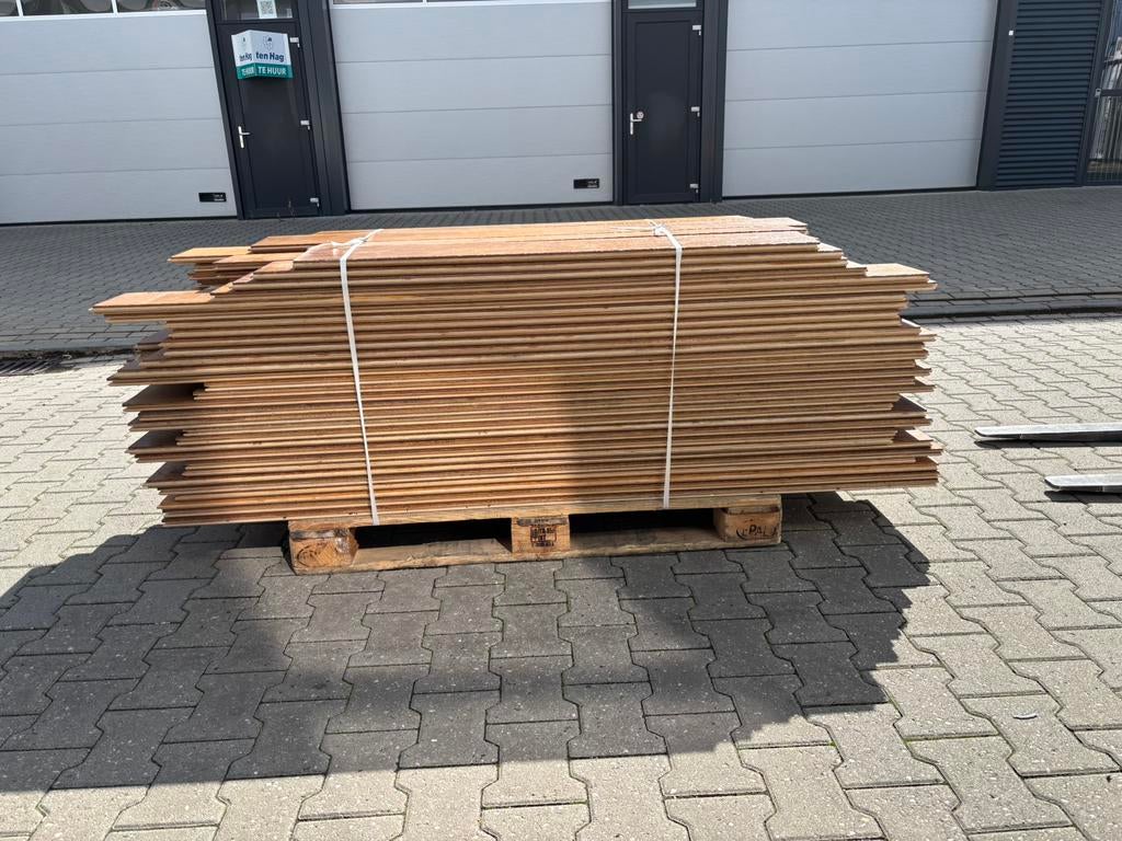 38 m2 eiken multivloer . 18 cm breed 2 cm dik verouderd, Gebruikt, 2e hands product, 2e hands product, 2e hands product