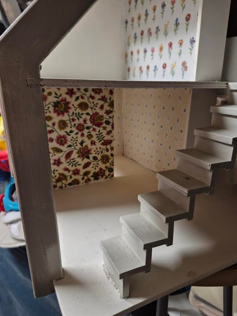 Houten Poppenhuis met Meubels en Poppetjes, Ophalen, Gebruikt, Poppenhuis