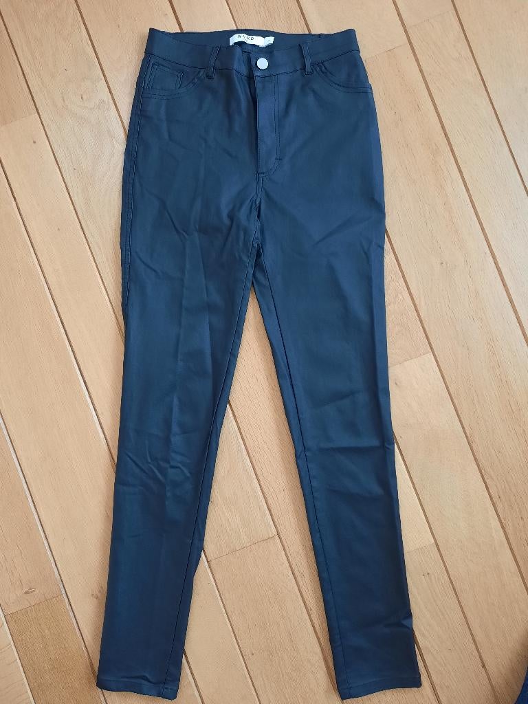 NA-KD broek zwart wax maat M - nieuw -, NA-KD, Zwart, Nieuw, Ophalen of Verzenden
