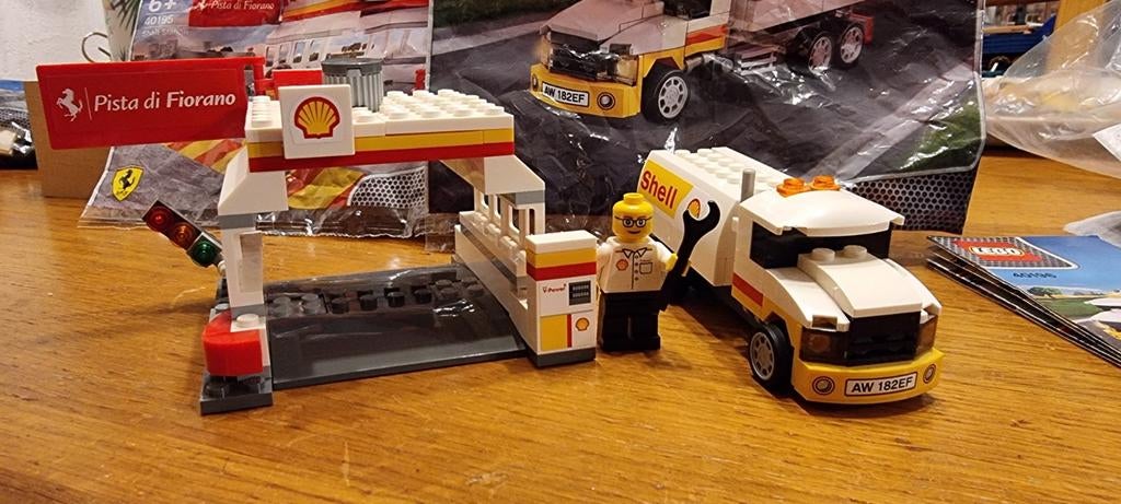 Lego Shell Tankstation. Met Shell Tankwagen. Completen set., Ophalen of Verzenden, Zo goed als nieuw