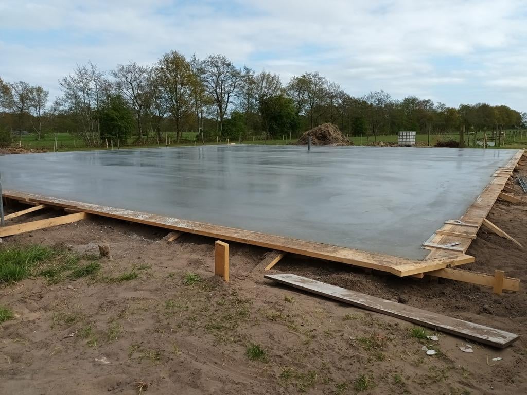 Betonvloer , vlinderen en storten , fundering