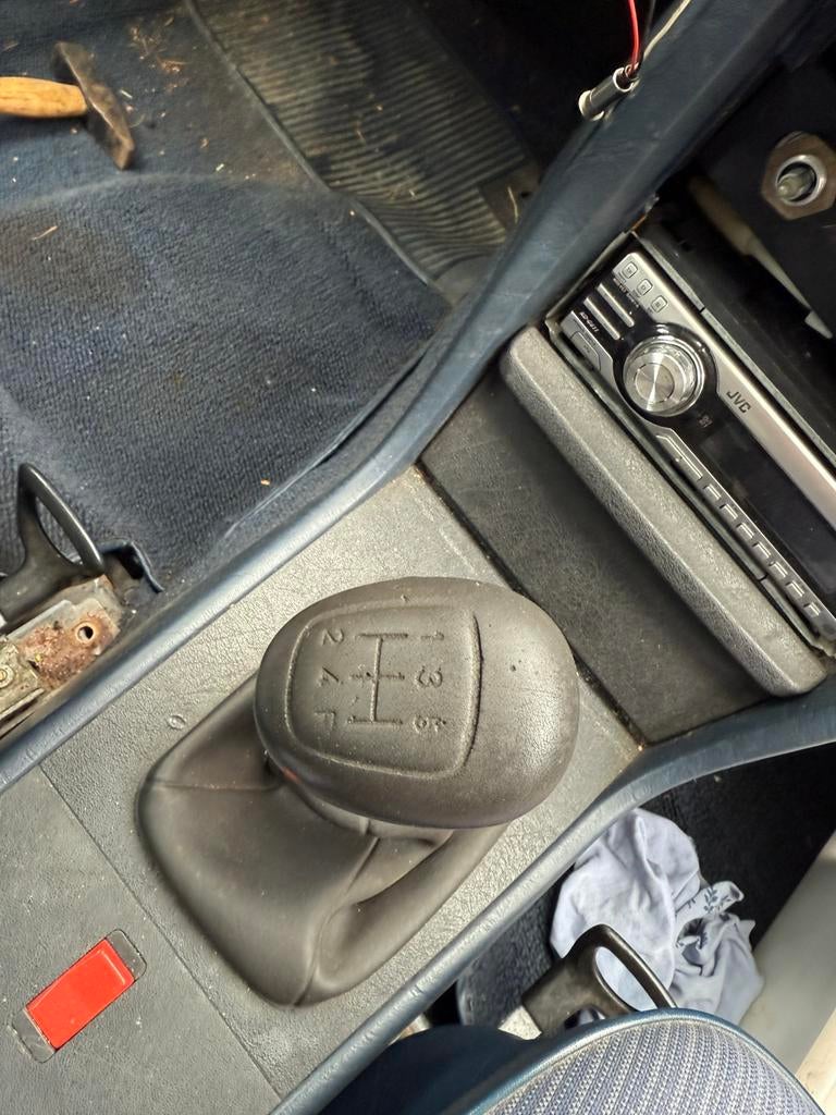 Mercedes Benz 230E 5 bak zilvergrijs met blauw project, foto 9