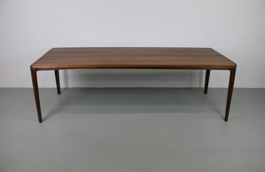 Artisan Twist tafel, Europees walnoot, 240/90/76 cm, Ophalen, 50 tot 100 cm, Vijf personen of meer, Rechthoekig
