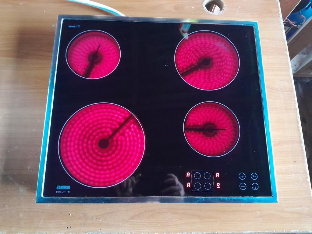NETTE ZANUSSI ZKT641LX KERAMISCHE KOOKPLAAT TE KOOP, Witgoed en Apparatuur, Kookplaten, Gebruikt, Keramisch, Inbouw, 4 kookzones