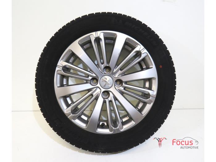 Velg + Band van een Peugeot 208, Auto-onderdelen, Banden en Velgen, Gebruikt, -, -, Ophalen of Verzenden