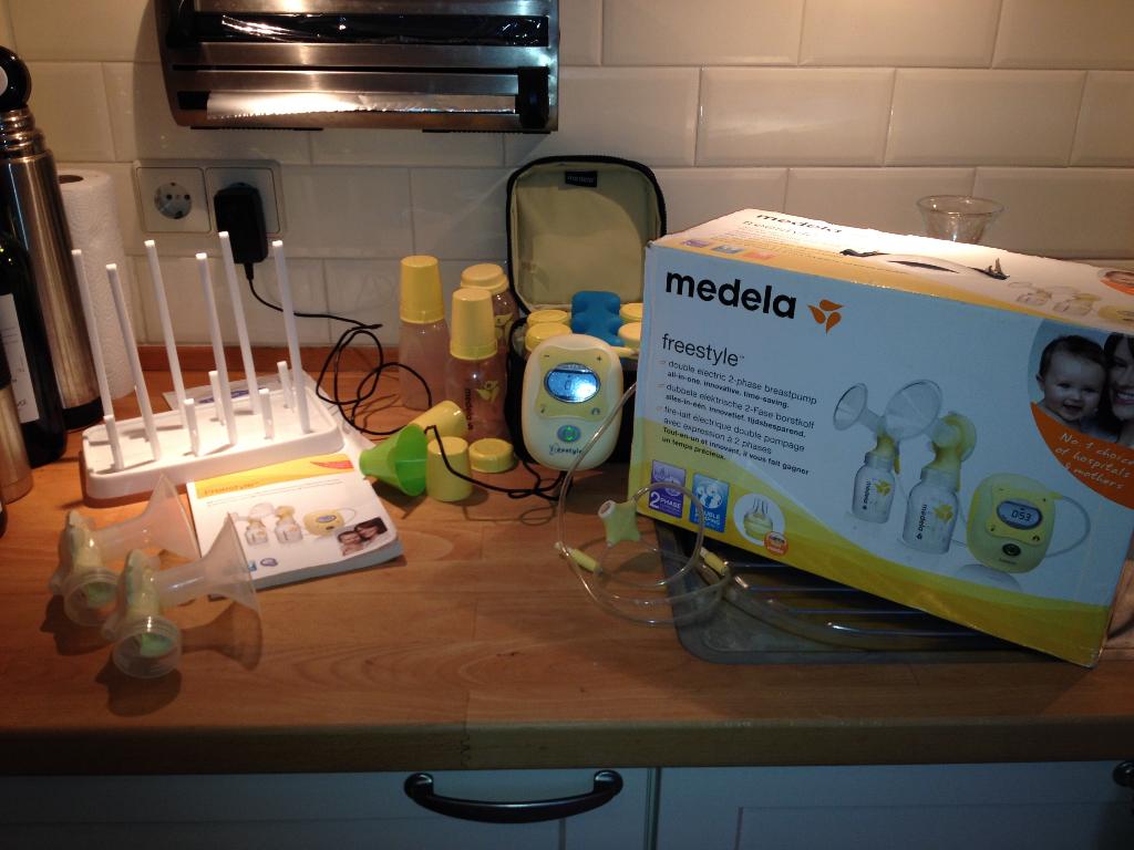 Medela kolf freestyle met extra´s, Ophalen of Verzenden, Gebruikt, Borstkolf