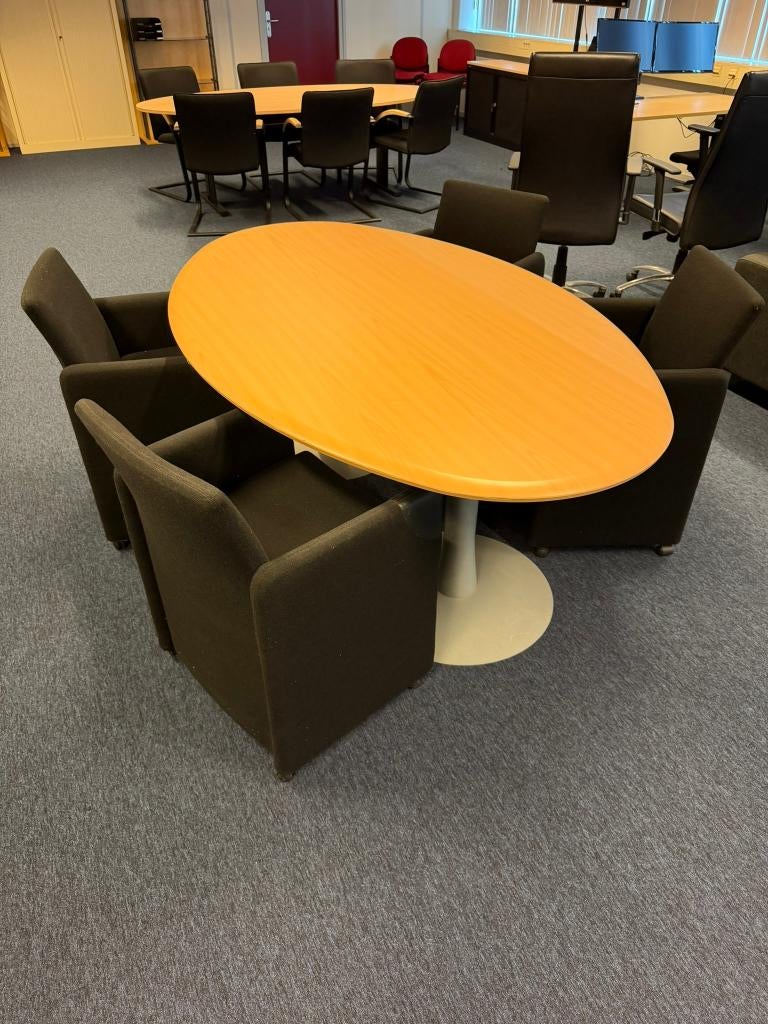 Vergader tafel met 4 luxe stoelen, Ophalen of Verzenden, Zo goed als nieuw