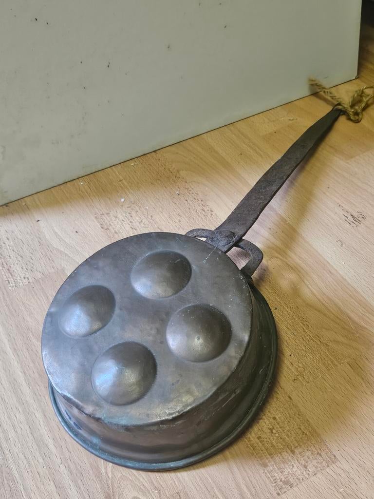 Antieke koperen poffertjespan, Antiek en Kunst, Ophalen