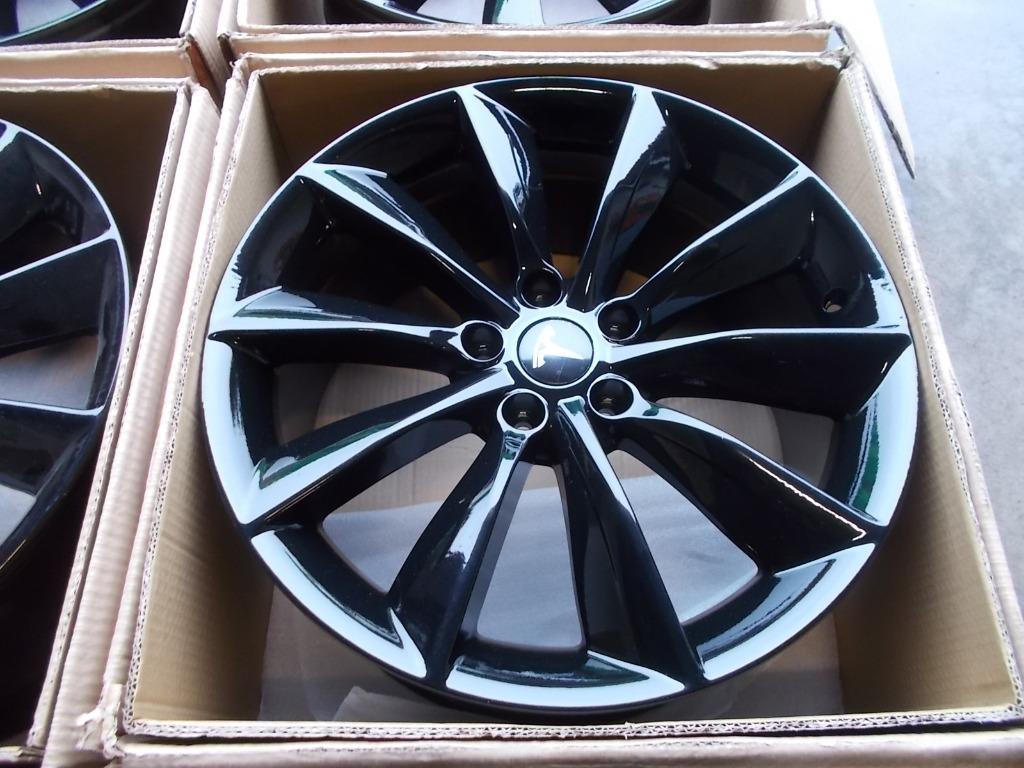Foto 3 van NIEUWE TESLA MODEL Y 3 VELGEN + BANDEN 245 45 R19 TPMS