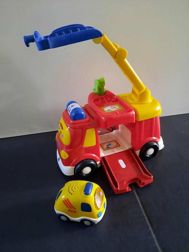 Vtech Toet Toet auto's brandweer brandweerwagen met autootj, Kinderen en Baby's, Speelgoed | Vtech, Ophalen of Verzenden, Gebruikt