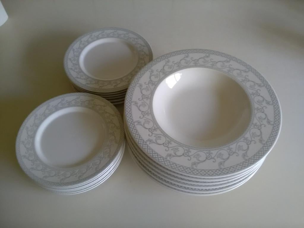 Echt  HEMA borden met prachtige rand, Huis en Inrichting, Keuken | Servies, Ophalen of Verzenden, Porselein, Overige stijlen, Bord(en)