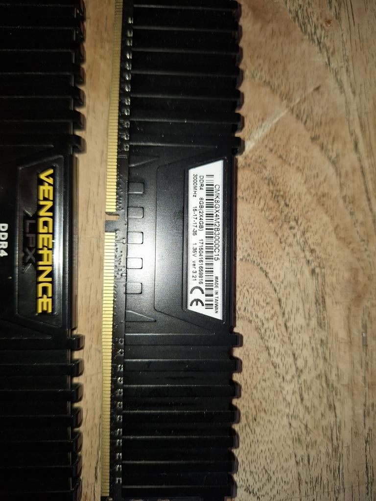2x4GB DDR4 Geheugen - 3000MHz, Ophalen of Verzenden, Zo goed als nieuw, DDR4, Desktop