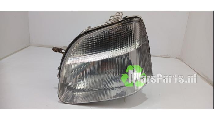 Koplamp links van een Suzuki Wagon R+
