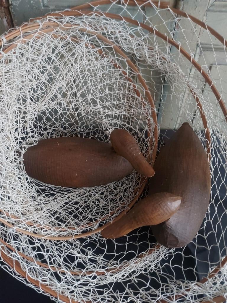 2 houten lokeenden en een decoratieve fuik, Ophalen of Verzenden