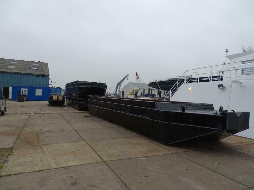 te huur duwboot (en) /sleepboot (en)  beunbak (en).