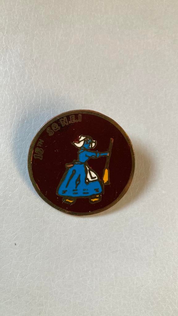 KNIL/ML 18e Squadron (boerin) speld, Ophalen of Verzenden, Luchtmacht, Nederland, Embleem of Badge